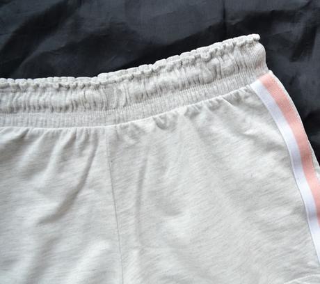 Svetlosivé šortky v 140, h&m,140