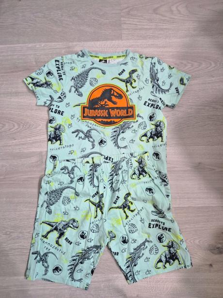 Pyzamo jurassic world, reserved,140