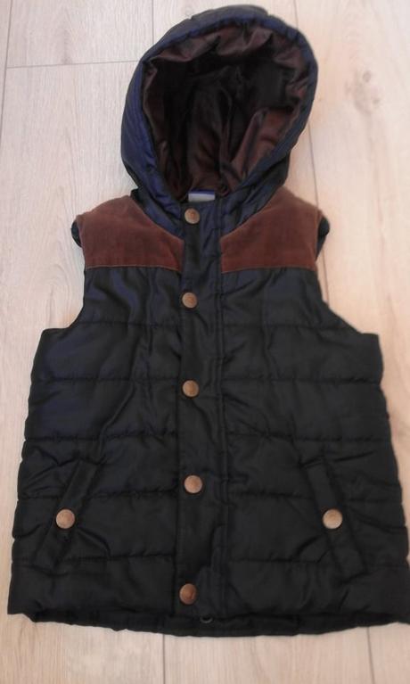 Prešívaná vesta s kapucňou na zips a patentky, lupilu,116