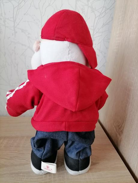 Mikuláš - tancujúci, spieva,