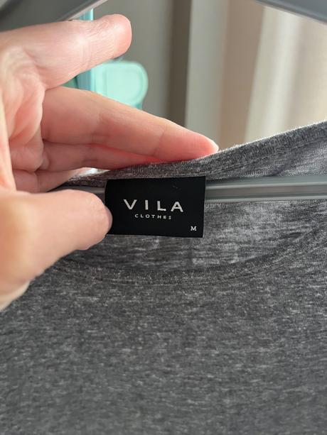 Šaty s riasením, s