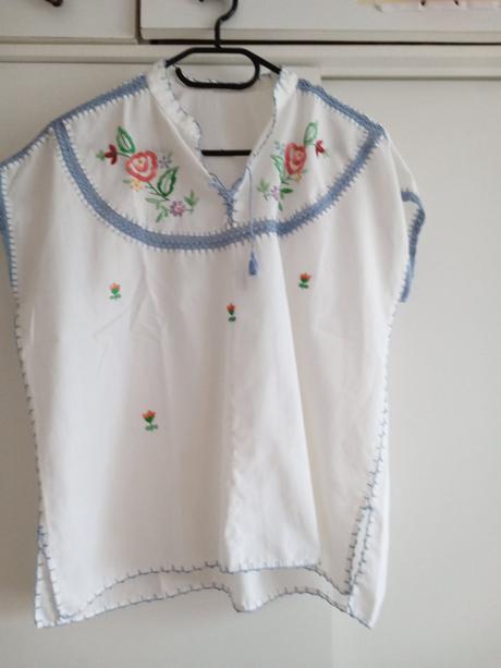 Bluzka vyšivaná, l