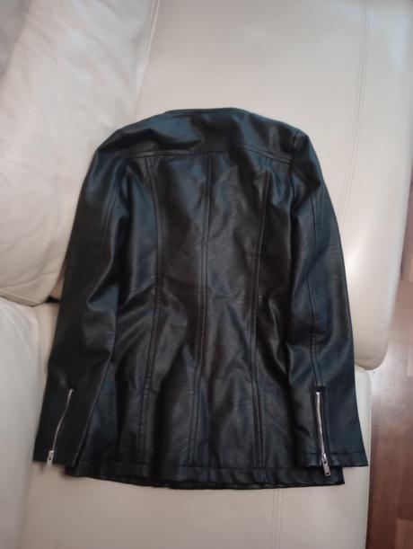 Ponúkam dámsku koženkovú bundu, gate,xs