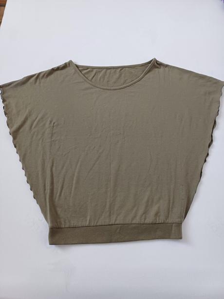 Khaki tricko, s