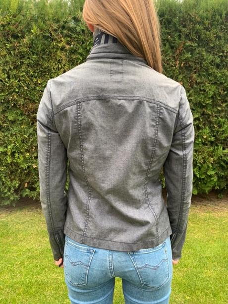 Ľahká sivá bunda, s