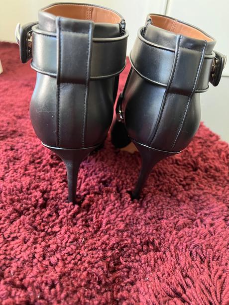 Givenchy shark kotničky vel. 39, 39