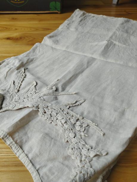 Ľanové šaty s výšivkou, m