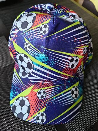 Šiltovka pre malého futbalistu, 52