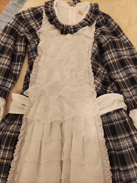 Nádherné šaty už aj s poštou zn.bea cadillac, 146