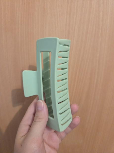 Zelený štipec do vlasov, 