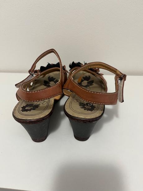 Sandále s kvetmi, 40