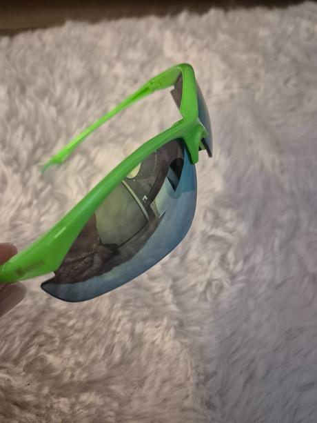 Športové detské slnečné okuliare,