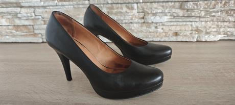 Elegantné čierne celokožené lodičky, 39