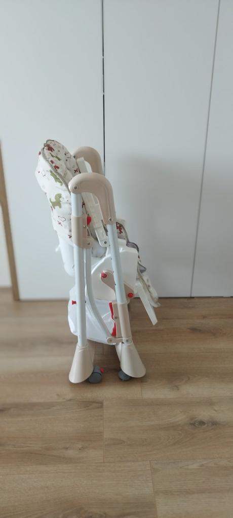 Detska jedalenska stolicka,