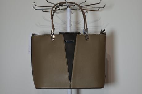 Bledohnedá kabelka,