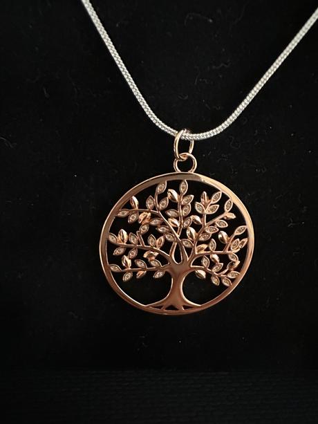 Nádherný prívesok strom života s kamienkami, 