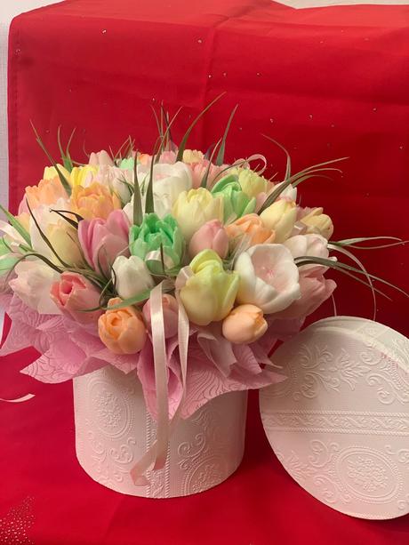 Veľká mydlova kytica v boxe, 