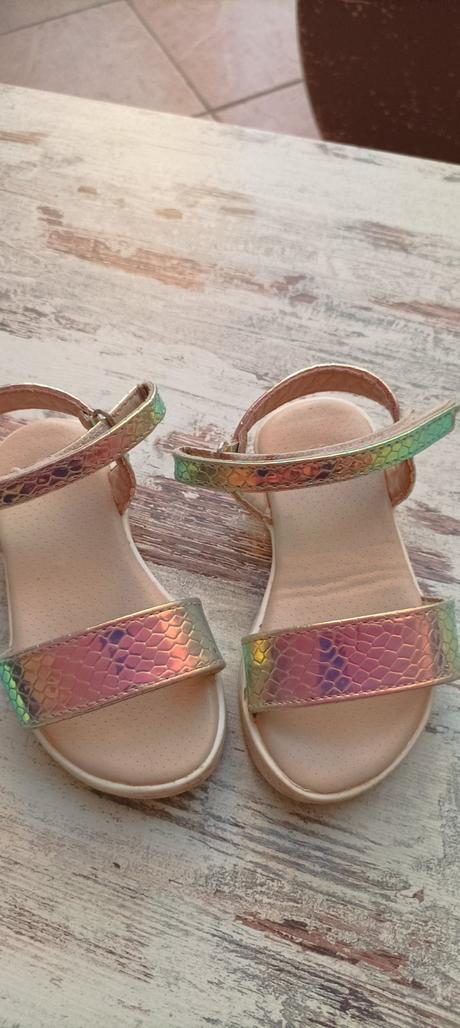 Sandálky, 23