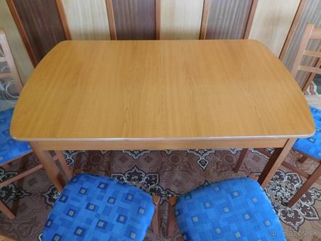 Kuchynský stol +4 x stolička+behúň + luster,