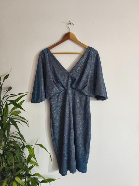 Šaty z lesklej látky, so štítkom, 42