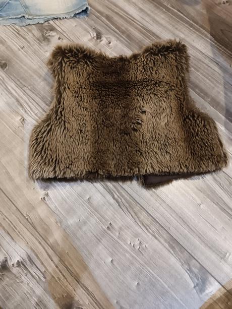 Dievčenská vesta, 116