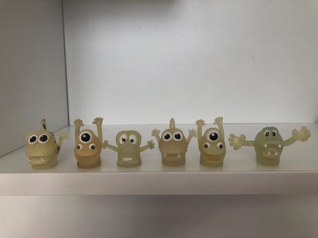 Príšerky-figurky svietiace v noci na prst,