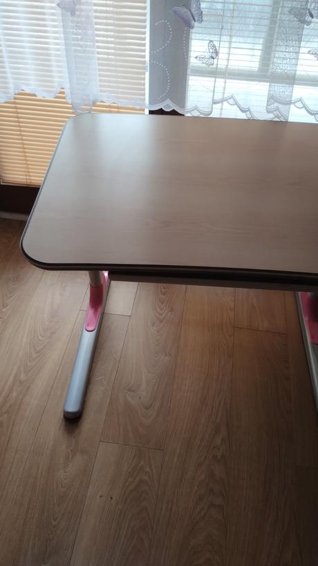 Rastúci písací stôl,