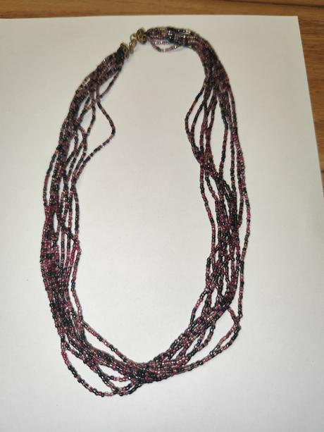 Fialovo cierny retro nahrdelknik cca 40 rokov star, 