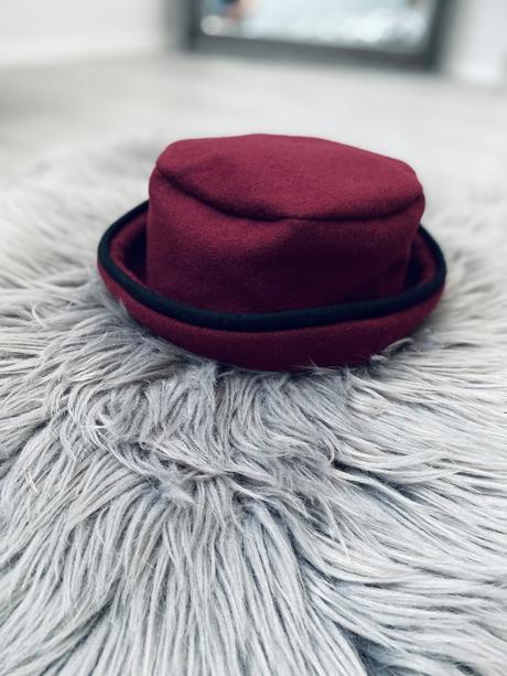 Dámsky bordový klobúk, 