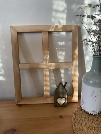 Dekoračné drevené okienko a drevený domček, 