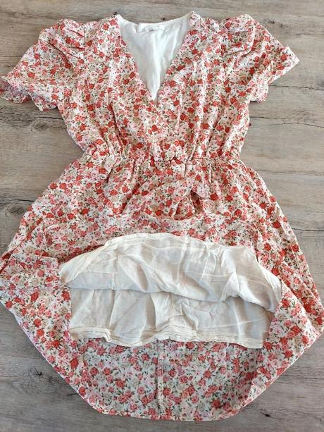 Romantické šaty s ružičkami, s