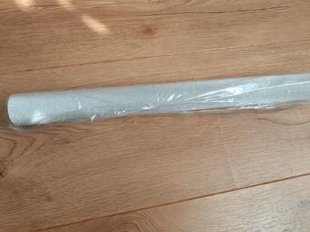 Rolka so striebornym papierom,