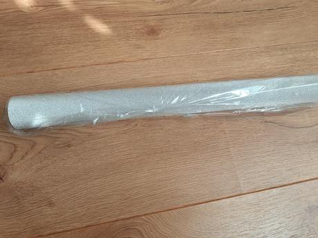 Rolka so striebornym papierom,