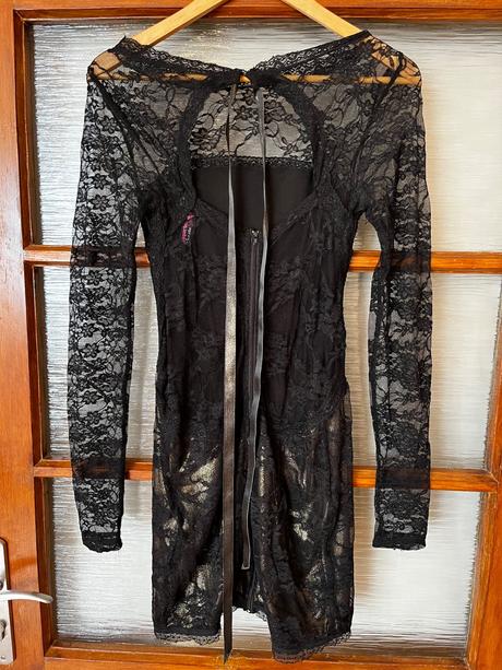 Male čierne šaty, sugarbird,s