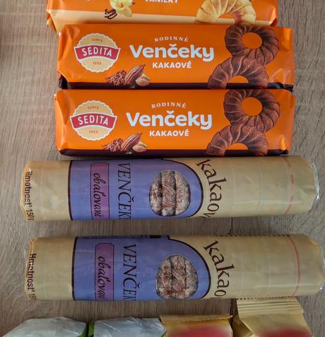 Balík sladkostí,croisantov,keksíkov,oblátok sedita, 