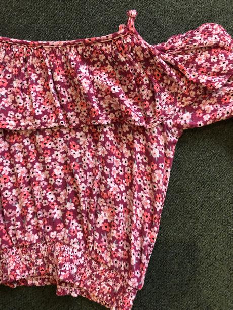 Nádherný crop top s volánmi a dlhým rukávom, 134