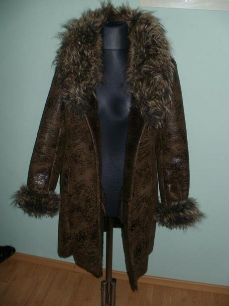 Hnedý kabát s kožušinou, m