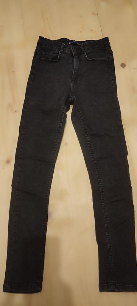 Čierne skinny džínsy s vysokým pásom, 36