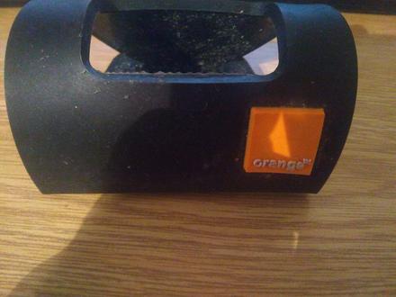 Stojan na tlačítkový mobil, 