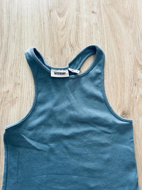 Skvelé vrúbkované body značky weekday, m