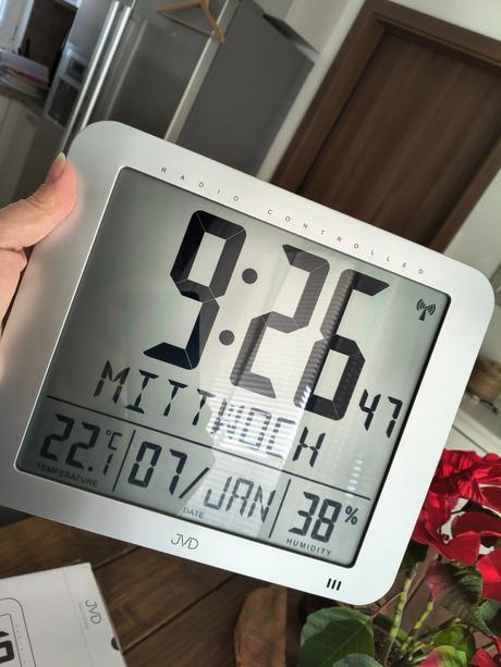 Jvd nové kvalitné hodiny rádiom riadené, 