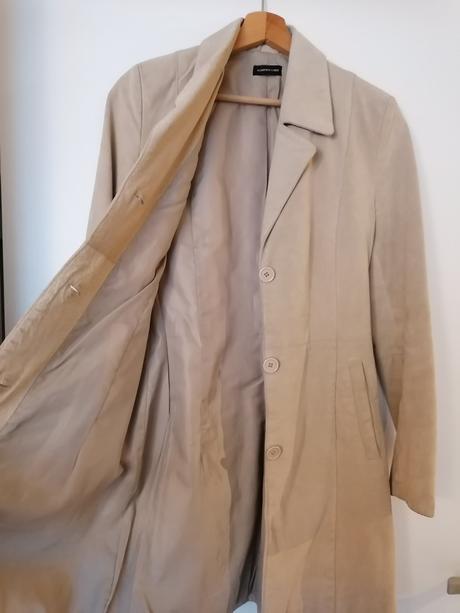 Kabát z brúsenej kože, 38