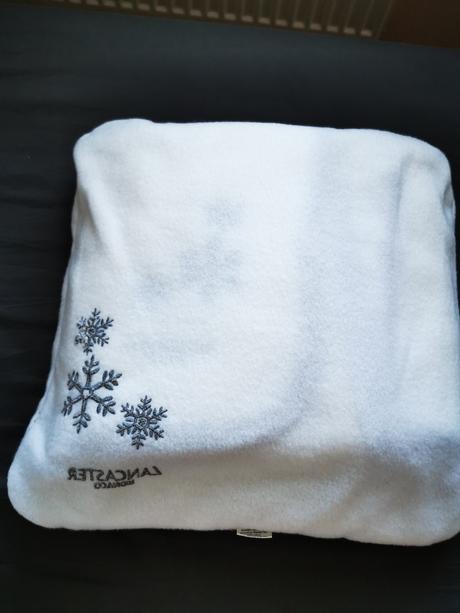 2 v 1 deka alebo vankúšik tenký biely fleece, 