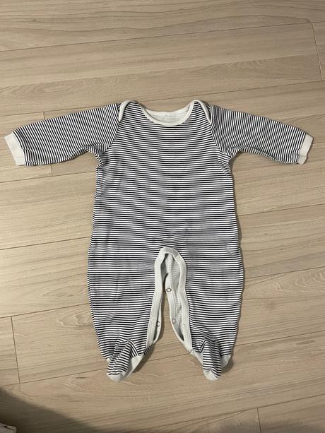 Pásikavé body pyžamko, 68