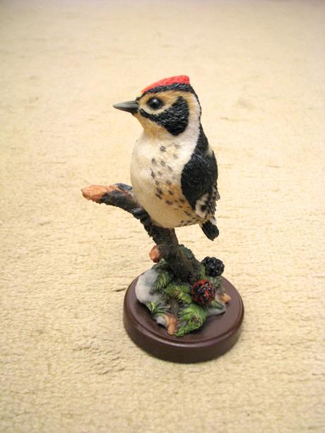 Soška vták - ďateľ,