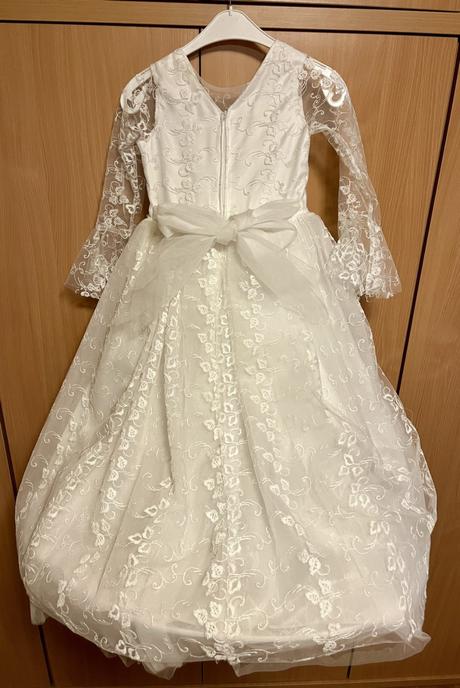 Šaty na prvé sväté prijímanie, 122