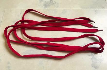 Dlhé šnúrky do topánok, baťa