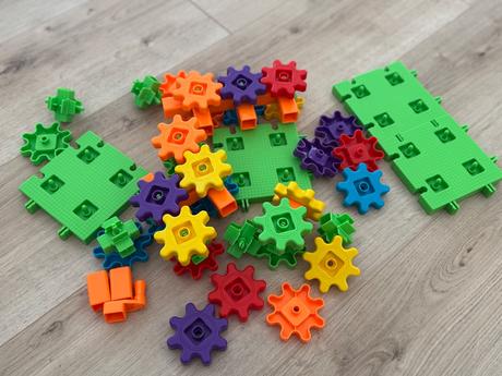 Logicko-mechanicka hra,