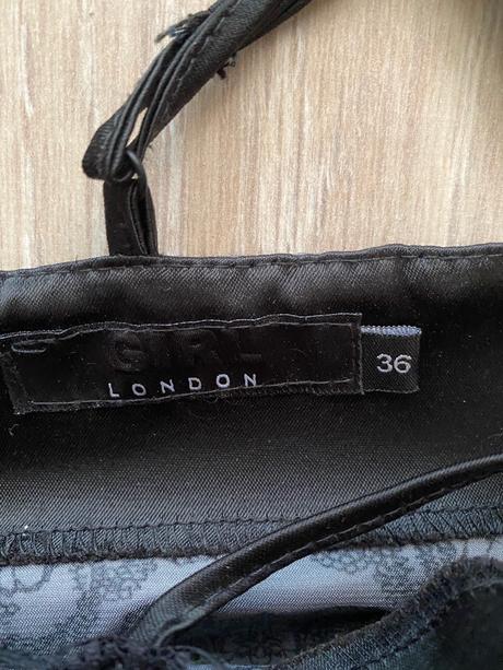 Spoločenské šaty, 36