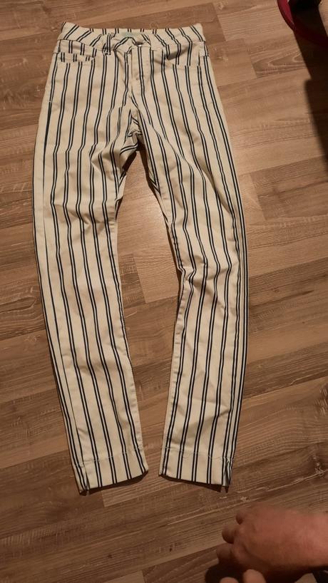 Nohavice, bershka,32